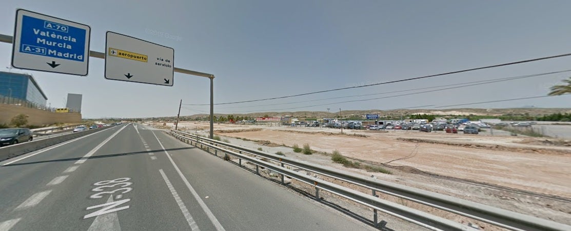 El Ayuntamiento de Elche regularizará las actividades situadas en suelo no urbanizable en los alrededores del aeropuerto de El Altet El Ayuntamiento de Elche regularizará las actividades situadas en suelo no urbanizable en los alrededores del aeropuerto de El Altet