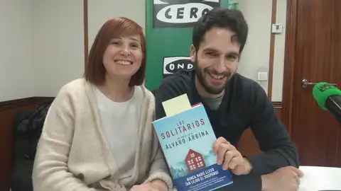 Álvaro Arbina nos presenta su novela "Los Solitarios" Álvaro Arbina nos presenta su novela "Los Solitarios"