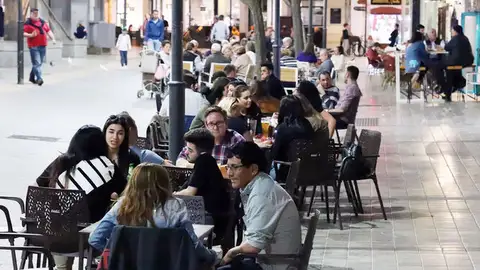El coronavirus golpea a la hostelería onubense Bares Plaza de las Monjas