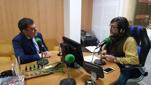 Román Rodriguez, nos estudios de Onda Cero Ourense Román Rodriguez, nos estudios de Onda Cero Ourense