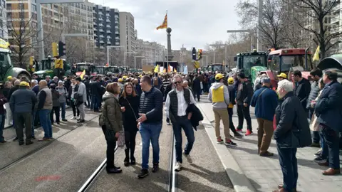 Los tractores ocupan el centro de Zaragoza Tractorada