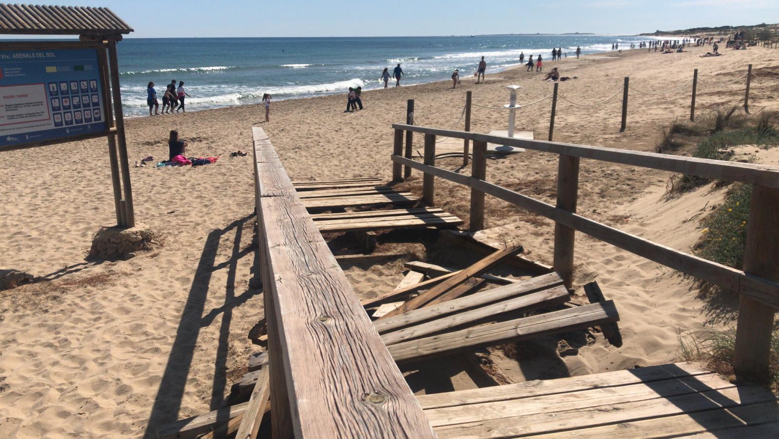 PP y Cs cargan en Elche contra el gobierno local por no dar solución a los desperfectos provocados por la borrasca Gloria en Arenales del Sol PP y Cs cargan en Elche contra el gobierno local por no dar solución a los desperfectos provocados por la borrasca Gloria en Arenales del Sol