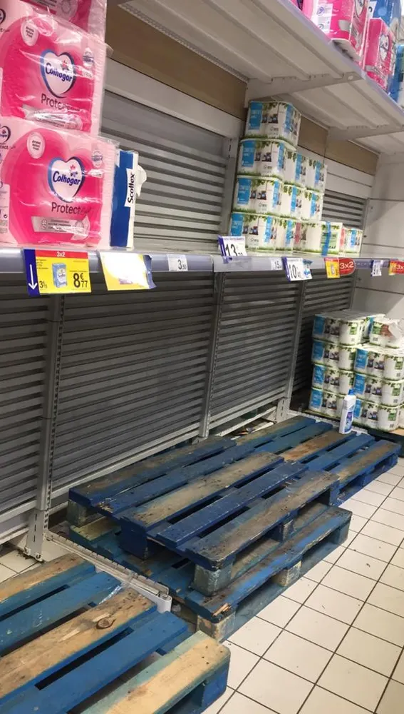 La zona del papel higiénico en un supermercado