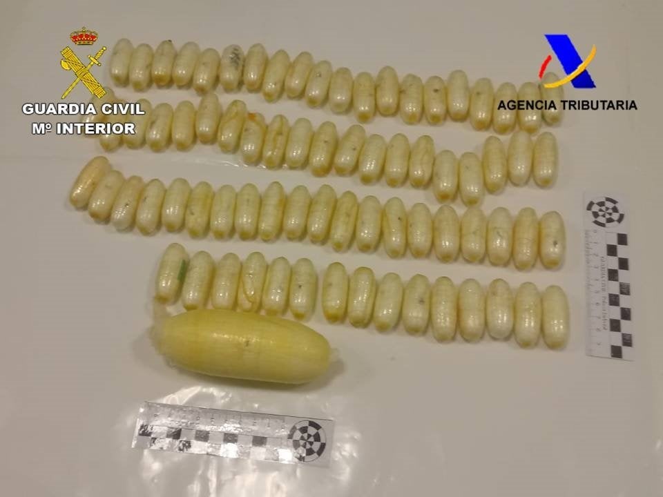 La Guardia Civil intercepta a una mujer en el aeropuerto de El Altet de Elche con 76 bellotas de cocaína en el interior de su cuerpo La Guardia Civil intercepta a una mujer en el aeropuerto de El Altet de Elche con 76 bellotas de cocaína en el interior de su cuerpo