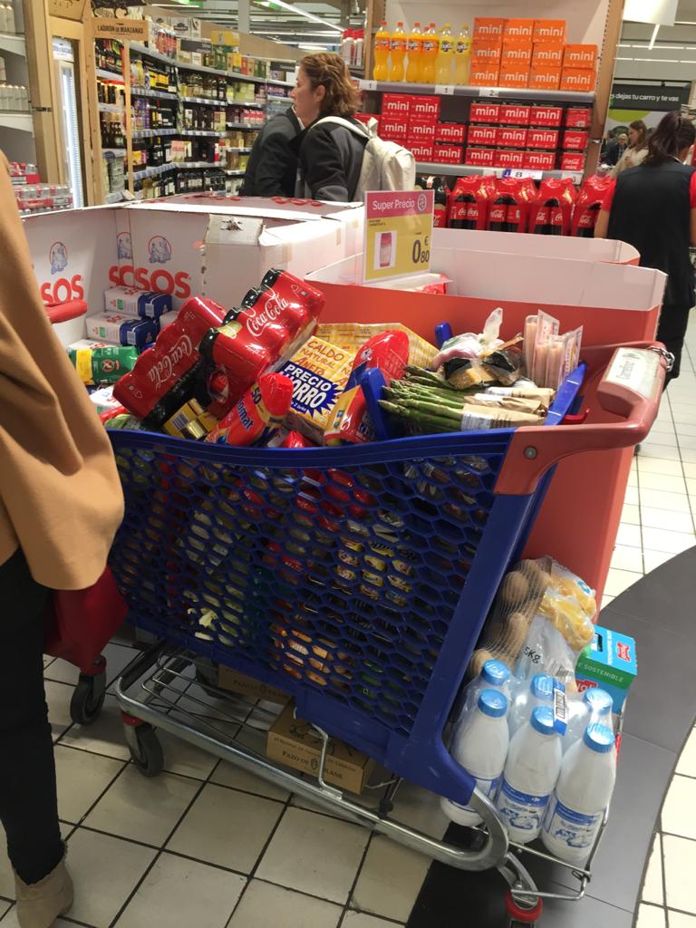 Rubén Amón indulta a las cajeras de supermercados: "Su resignación y paciencia exigen una sonrisa, unos buenos días y un agradecimiento" Rubén Amón indulta a las cajeras de supermercados: "Su resignación y paciencia exigen una sonrisa, unos buenos días y un agradecimiento"