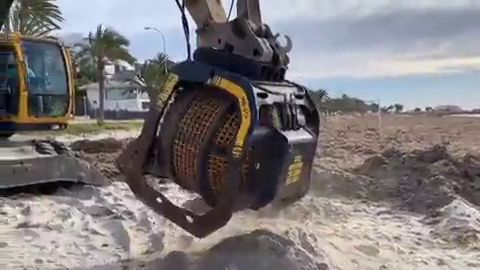 Santa Pola busca un m&eacute;todo m&aacute;s eficiente y respetuoso con el medio ambiente para la retirada de algas en sus playas