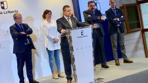Garc&iacute;a-Page durante la rueda de prensa en Toledo