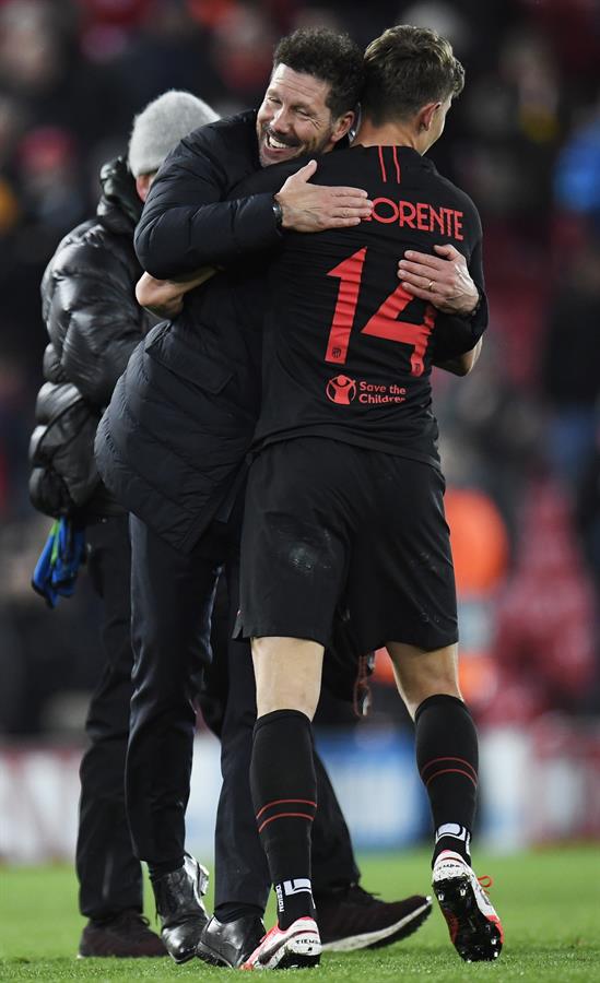 Simeone: "Oblak es el mejor portero del mundo, pasa en el Barça con Messi que resuelve partidos" Simeone: "Oblak es el mejor portero del mundo, pasa en el Barça con Messi que resuelve partidos"