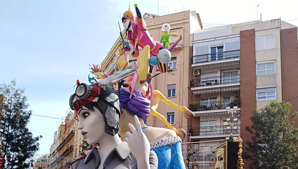 Las fallas siguen sin plantar en las calles de la ciudad de València.