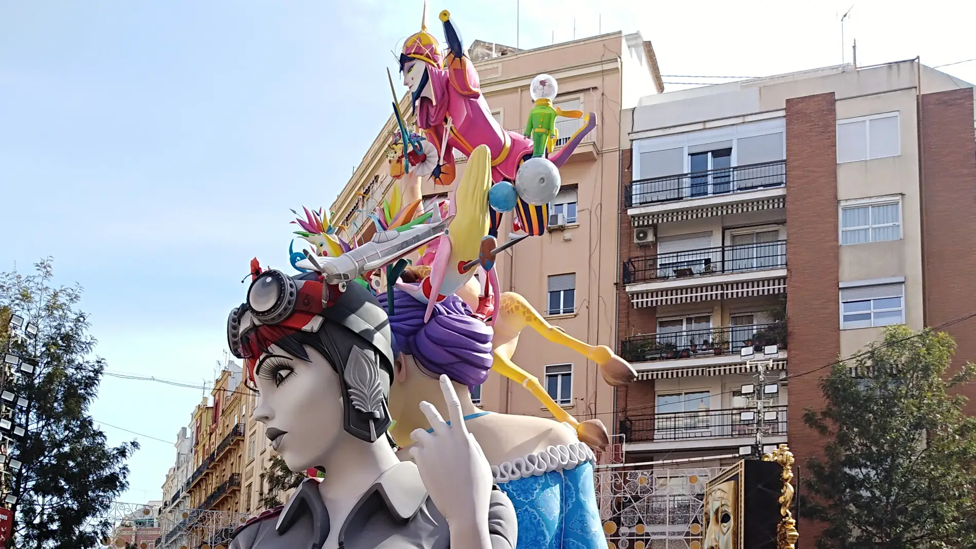 Las fallas siguen sin plantar en las calles de la ciudad de València.