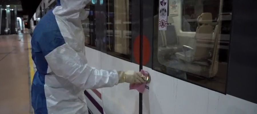 Puertas automáticas en el metro de Madrid para evitar los contagios por coronavirus Puertas automáticas en el metro de Madrid para evitar los contagios por coronavirus