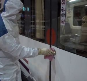 Puertas automáticas en el metro de Madrid para evitar los contagios por coronavirus Puertas automáticas en el metro de Madrid para evitar los contagios por coronavirus