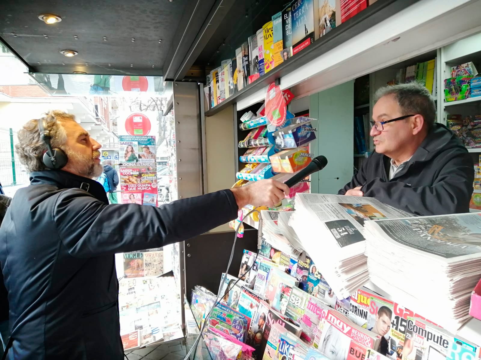 Ángel un quiosquero de Madrid: "El sábado vendí toda la prensa y eso hacía muchos años que no me pasaba" Ángel un quiosquero de Madrid: "El sábado vendí toda la prensa y eso hacía muchos años que no me pasaba"