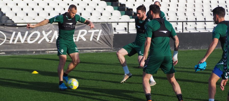 El primer equipo del Castellón, en un entrenamiento en Castalia El primer equipo del Castellón, en un entrenamiento en Castalia