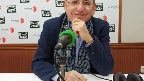 Julián Sánchez Mora, en los estudios de Onda Cero Ciudad Real Julián Sánchez Mora, en los estudios de Onda Cero Ciudad Real