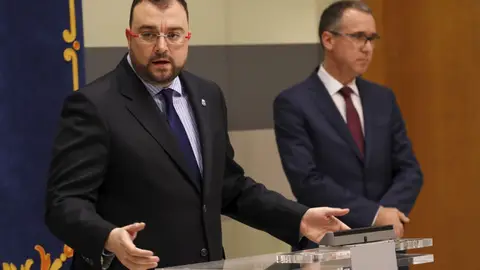 Adrián Barbón y Pablo Fernández El Gobierno asturiano cierra todos los centros educativos