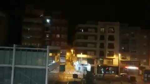 Plaza del Centro de Congresos de Elche. Miles de ilicitanos han respondido a la llamada realizada durante todo el día a través de las redes sociales