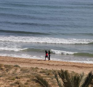 La Policía Local de Elche ha desalojado las playas del término municipal ilicitano, como es el caso de Los Arenales del Sol. La Policía Local de Elche ha desalojado las playas del término municipal ilicitano, como es el caso de Los Arenales del Sol.