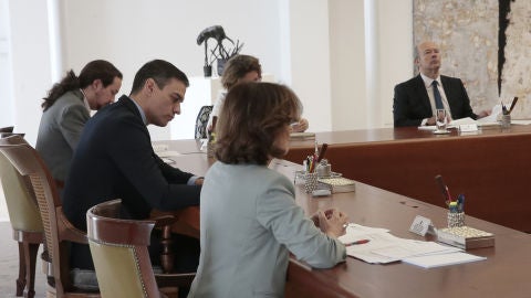 Pedro S&aacute;nchez, durante el Consejo de Ministros Extraordinario de este s&aacute;bado en el Palacio de la Moncloa