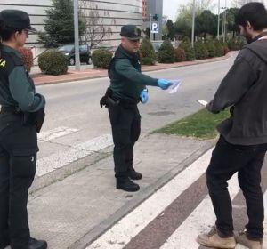 Así actúa la Guardia Civil para asegurar el confinamiento Así actúa la Guardia Civil para asegurar el confinamiento