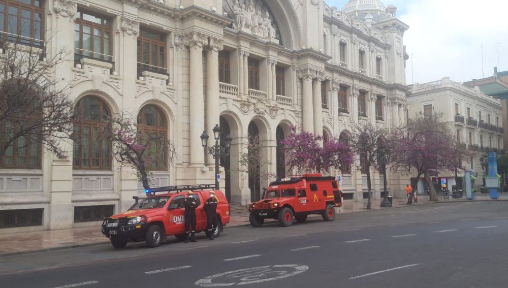 La UME ya trabaja en Valencia.