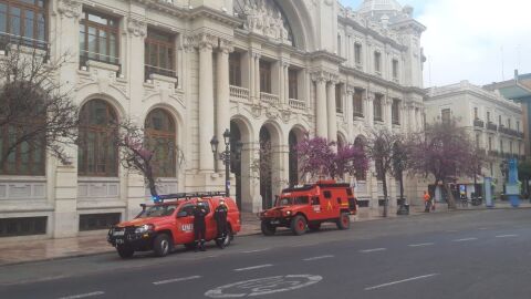 La UME ya trabaja en Valencia.
