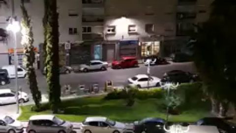 Los vecinos de Tarragona aplauden al personal sanitario