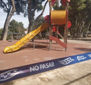 Los parques están cerrados para evitar la presencia de niños Los parques están cerrados para evitar la presencia de niños