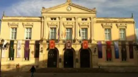 El Ayuntamiento de Palencia publica números de teléfonos y correos donde realizar consultas a sus departamentos .