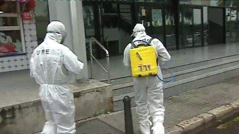 As&iacute; trabaja la UME en Valencia en las labores de desinfecci&oacute;n contra el coronavirus