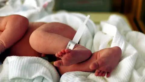 Abandonan a una recién nacida en China porque querían un niño Abandono menores