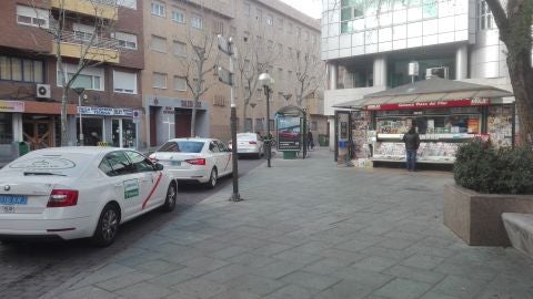 Parada de taxis y quiosco de prensa de la Plaza del Pilar