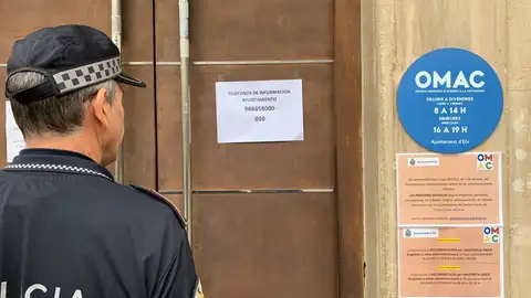 La atención en la OMAC del centro de Elche será presencial sólo en casos urgentes. CORONAVIRUS