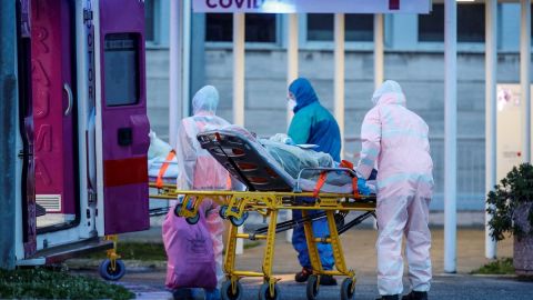 Sanitarios en un hospital italiano