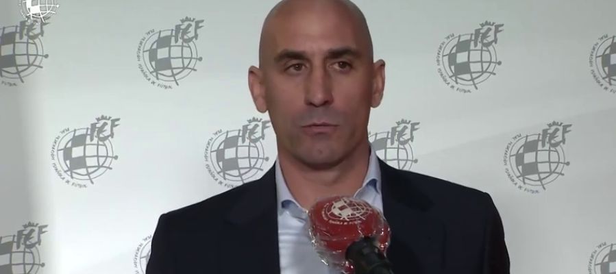 Luis Rubiales, sobre posibles ERTES en el fútbol modesto: "Hay que flexibilizar todos aquellos pagos que han llegado posteriores al coronavirus" Luis Rubiales, sobre posibles ERTES en el fútbol modesto: "Hay que flexibilizar todos aquellos pagos que han llegado posteriores al coronavirus"