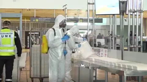 Soldados de la UME en el Aeropuerto Alicante-Elche. Soldados de la UME en el Aeropuerto Alicante-Elche.