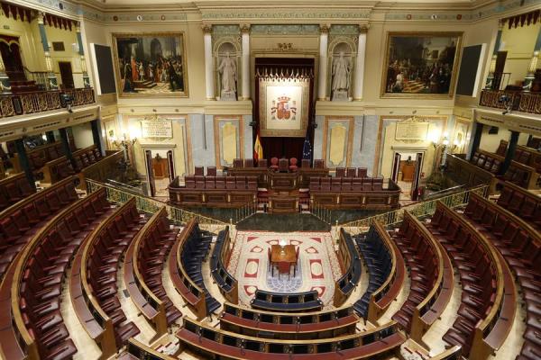 Tertulia: ¿Es imprescindible que vuelva la actividad parlamentaria? Tertulia: ¿Es imprescindible que vuelva la actividad parlamentaria?