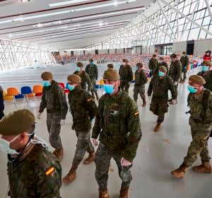 Efectivos del Ejército de Tierra a su llegada a la pista cubierta de atletismo de Sabadell Efectivos del Ejército de Tierra a su llegada a la pista cubierta de atletismo de Sabadell