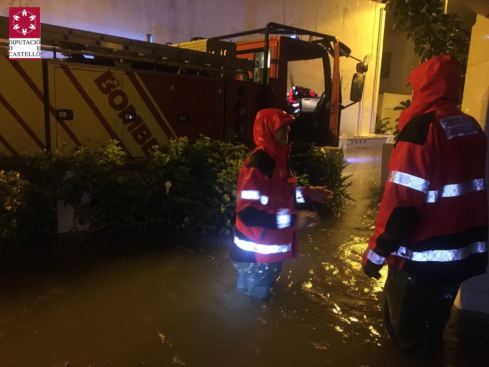 Los bomberos rescatan a más de 90 personas por las lluvias en Castellón Los bomberos rescatan a más de 90 personas por las lluvias en Castellón