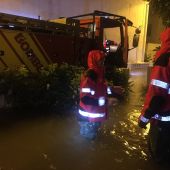Los bomberos rescatan en Castellón a más de 90 personas. 