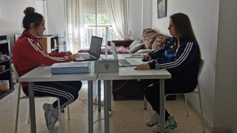 El personal de la UD Almer&iacute;a atiende a los afectados por el Covid-19