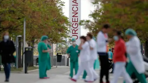 Tránsito de sanitarios frente a Urgencias Tránsito de sanitarios frente a Urgencias