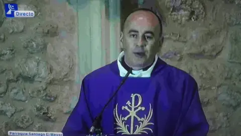 Raúl López de Toro durante la misa que ofició vía streaming Raúl López de Toro durante la misa que ofició vía streaming