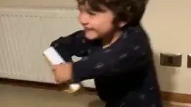 Los pequeños de la casa también cantan 'Facciamo finta che', nuestro himno durante la cuarentena Los pequeños de la casa también cantan 'Facciamo finta che', nuestro himno durante la cuarentena