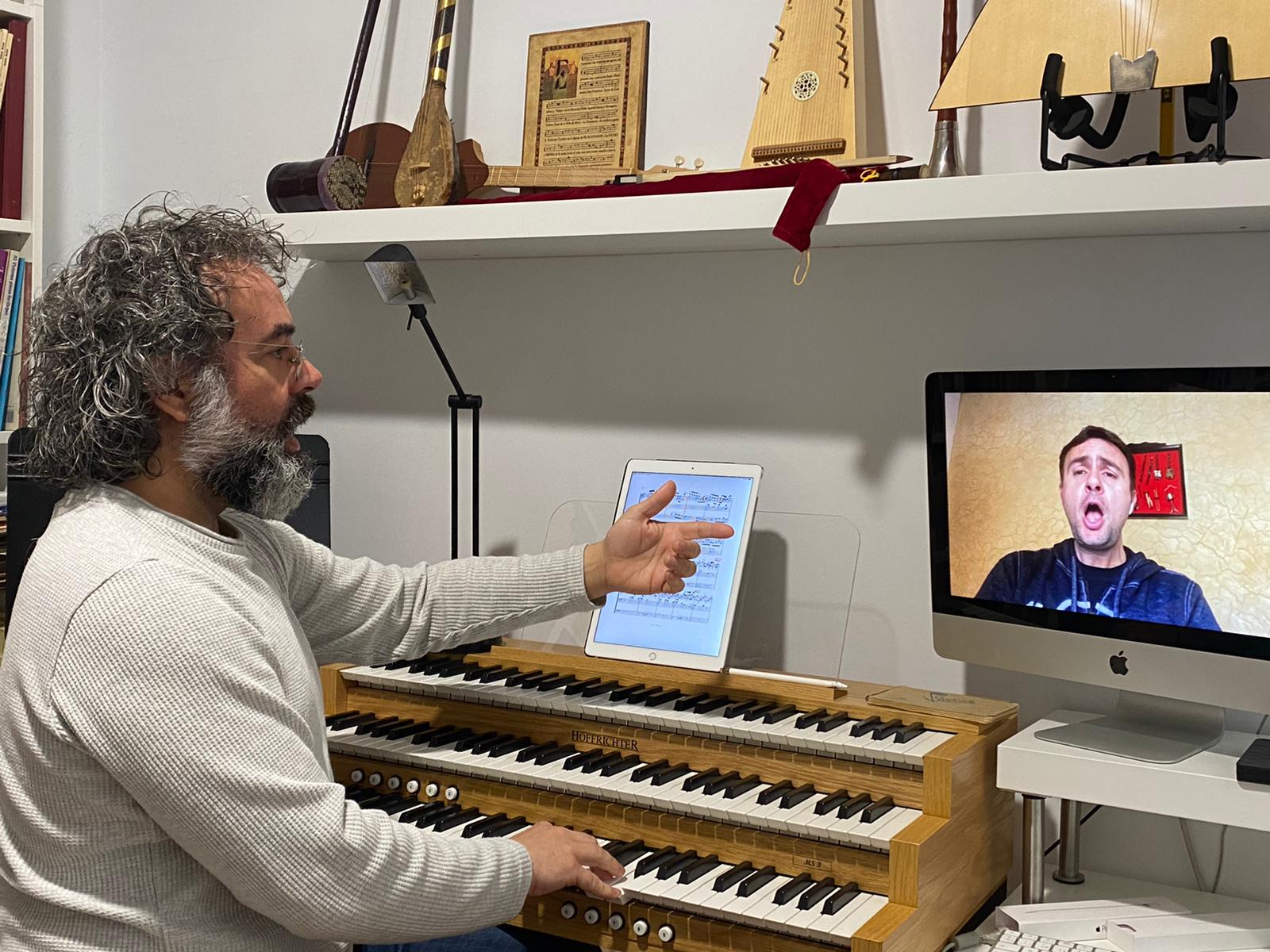 "Somos las voces de Elche y cantamos para los ilicitanos" "Somos las voces de Elche y cantamos para los ilicitanos"