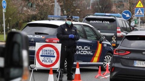Control de la Polic&iacute;a Nacional en plena crisis sanitaria.