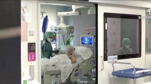 Una UCI en plena crisis del coronavirus .