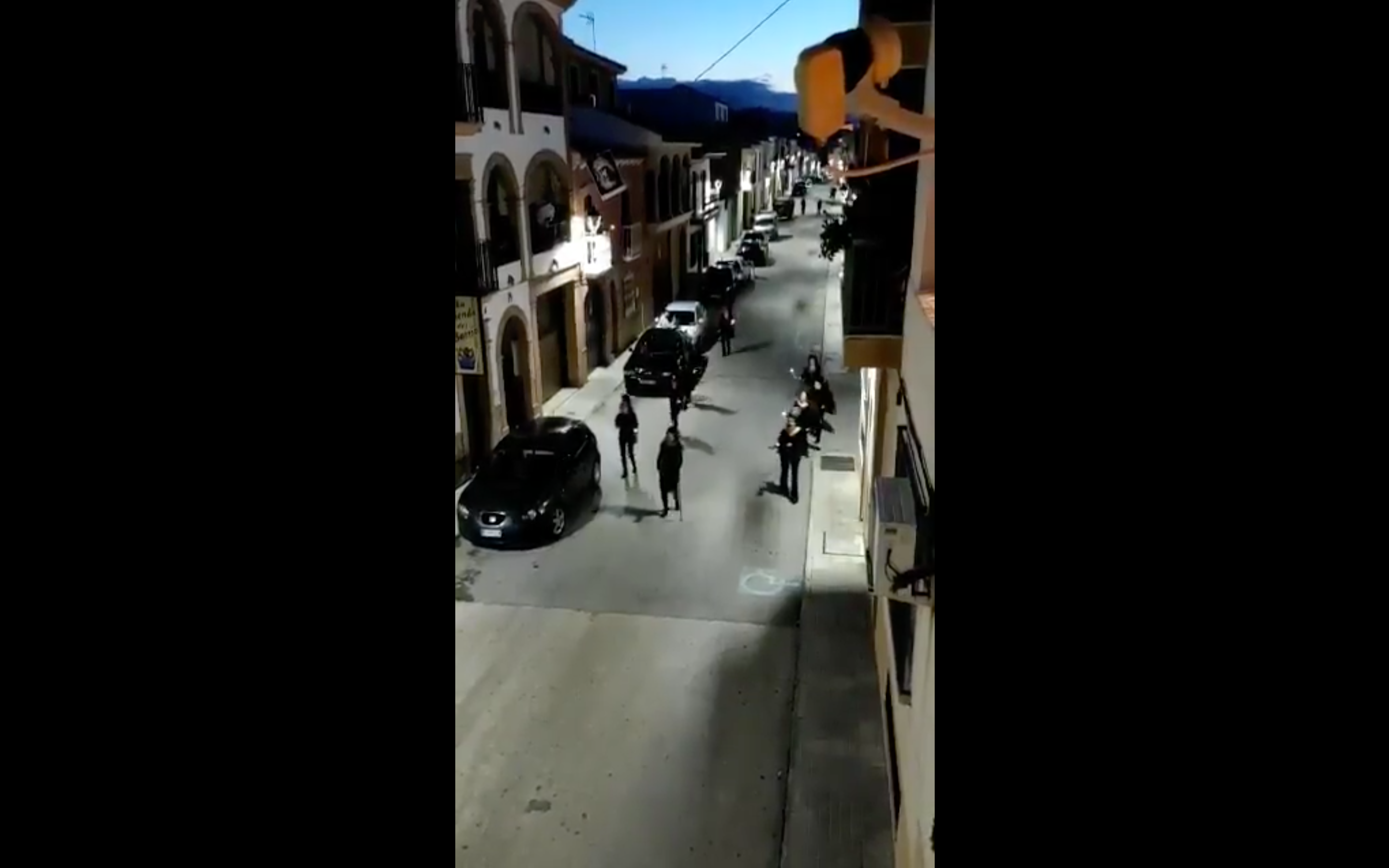 Polémica en un pueblo de Jaén: un grupo de mujeres simulan una procesión durante el estado de alarma Polémica en un pueblo de Jaén: un grupo de mujeres simulan una procesión durante el estado de alarma