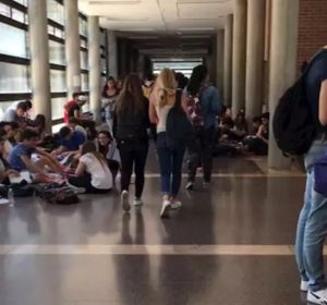 Estudiantes en una universidad. Estudiantes en una universidad.
