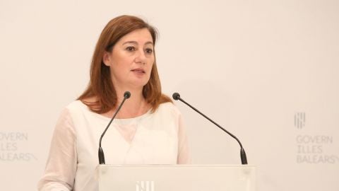 La Presidenta del Govern, Francina Armengol, en la rueda de prensa tras la reuni&oacute;n telem&aacute;tica con Pedro S&aacute;nchez y el resto de presidentes auton&oacute;micos. 
